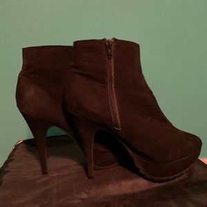 Black Ankle platform heel booties suede women’s size -11